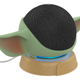 Ilustración para el artículo titulado Ahora Amazon vende orejas de Baby Yoda para el altavoz Echo Dot